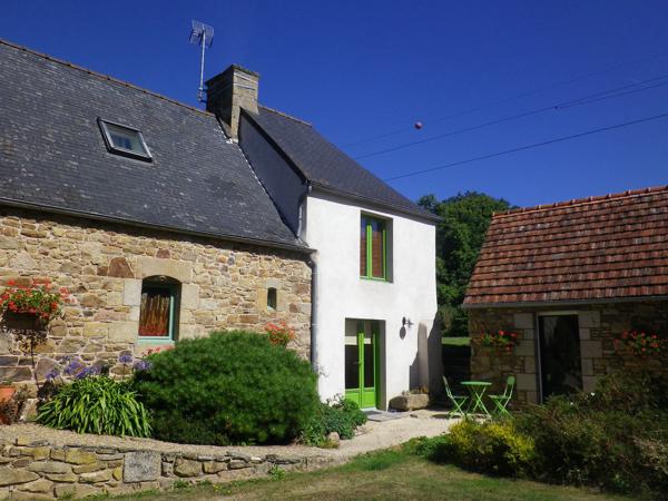 BELLE PROPRIETE EN PIERRES, UNE MAISON PRINCIPALE ET TROIS GITES