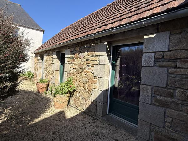 BELLE PROPRIETE EN PIERRES, UNE MAISON PRINCIPALE ET TROIS GITES