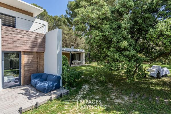 Cocon contemporain niché dans un écrin de verdure avec vue imprenable