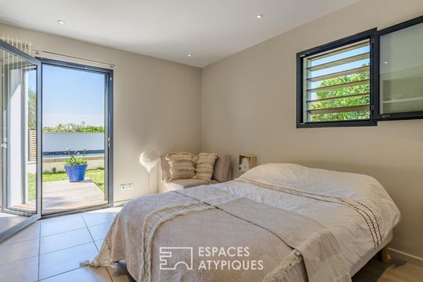 Cocon contemporain niché dans un écrin de verdure avec vue imprenable