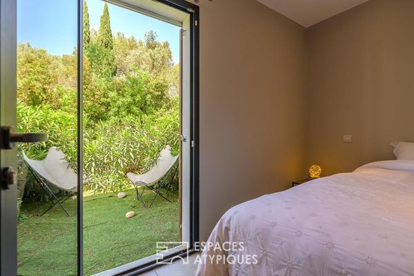 Cocon contemporain niché dans un écrin de verdure avec vue imprenable