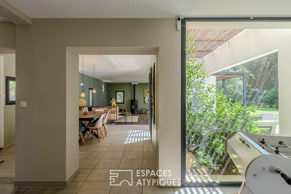Cocon contemporain niché dans un écrin de verdure avec vue imprenable