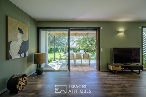Cocon contemporain niché dans un écrin de verdure avec vue imprenable