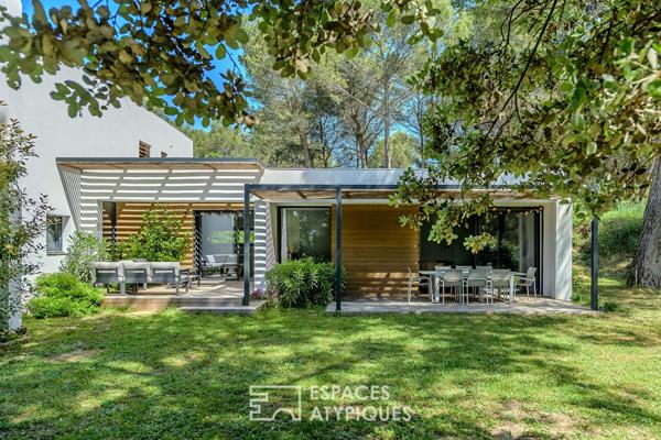 Cocon contemporain niché dans un écrin de verdure avec vue imprenable