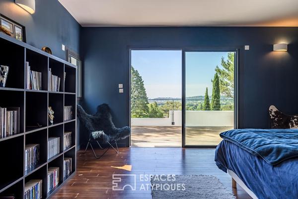 Cocon contemporain niché dans un écrin de verdure avec vue imprenable