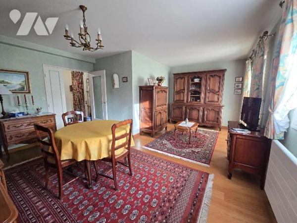 Plein centre, Résidence sécurisée avec espace vert, au R.D.C. un appartement de Type 3, de 65 m...