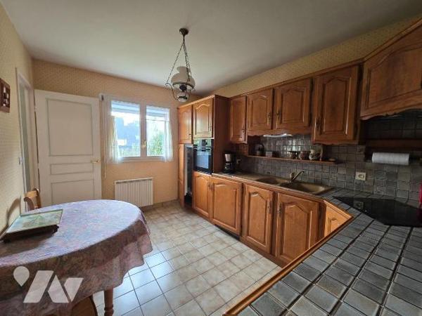 Plein centre, Résidence sécurisée avec espace vert, au R.D.C. un appartement de Type 3, de 65 m...