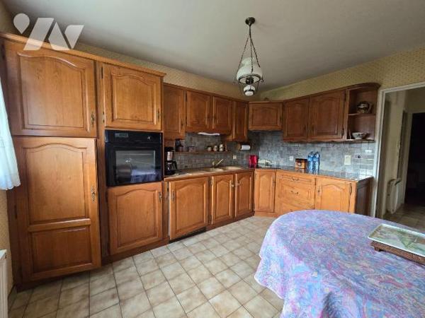 Plein centre, Résidence sécurisée avec espace vert, au R.D.C. un appartement de Type 3, de 65 m...