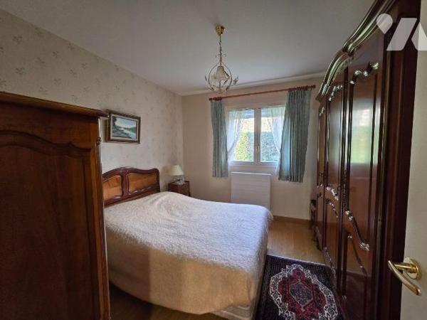 Plein centre, Résidence sécurisée avec espace vert, au R.D.C. un appartement de Type 3, de 65 m...