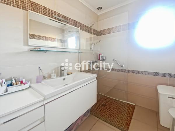 Maison
         5 pièces
        - 104 m² 240 000 € *