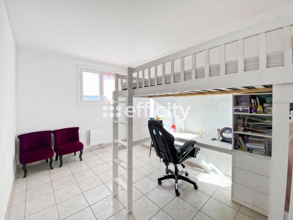 Maison
         5 pièces
        - 104 m² 240 000 € *