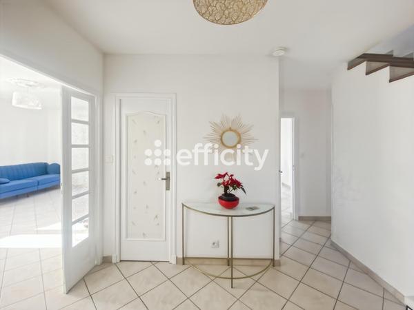 Maison
         5 pièces
        - 104 m² 240 000 € *