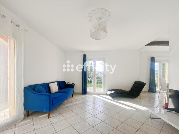 Maison
         5 pièces
        - 104 m² 240 000 € *