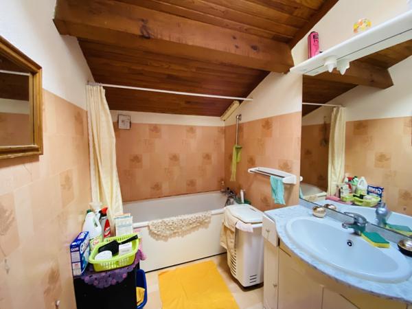 Dax (40100) Grand studio de 49 m² avec ascenseur et parking – Dax