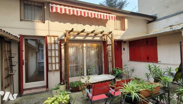 Maison de ville, esprit loft, au calme sur cour.