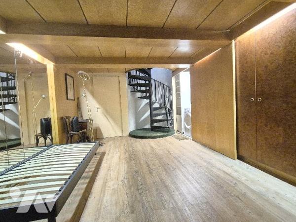 Maison de ville, esprit loft, au calme sur cour.