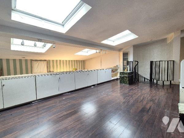 Maison de ville, esprit loft, au calme sur cour.