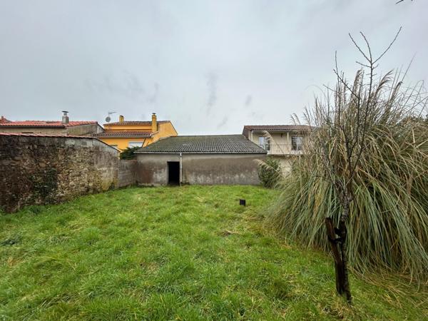 Bouguenais, proche centre, terrain de 904 m² avec dépendance