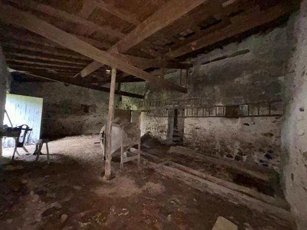 Bouguenais, proche centre, terrain de 904 m² avec dépendance