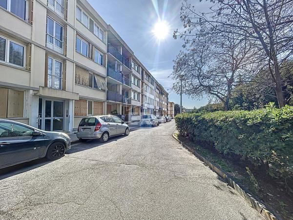 A VENDRE MARSEILLE 13014 LE MERLAN APPARTEMENT T4 BALCON CAVE RESIDENCE FERMEE
