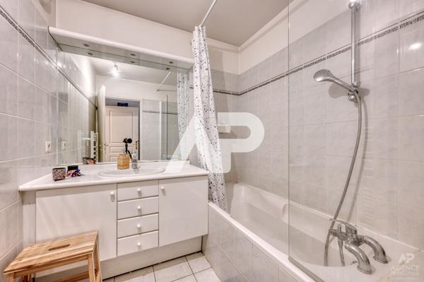 Appartement Rueil Malmaison 2 pièce(s) 55.53 m2 €395 000 ** - Référence 19327