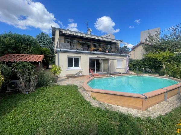 Maison
         6 pièces
        - 250 m² Bien prestige 559 000 € *