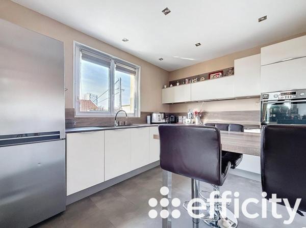 Maison
         6 pièces
        - 250 m² Bien prestige 559 000 € *