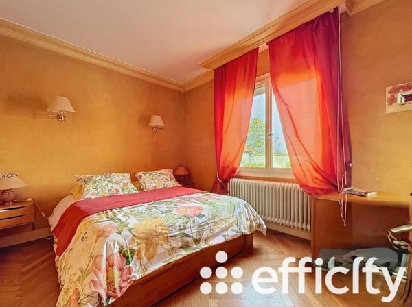 Maison
         6 pièces
        - 250 m² Bien prestige 559 000 € *