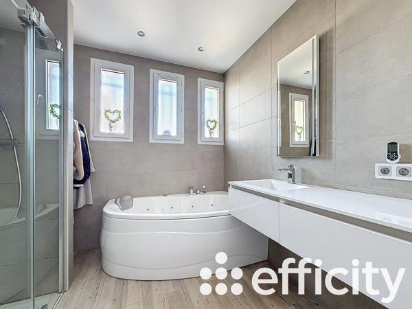 Maison
         6 pièces
        - 250 m² Bien prestige 559 000 € *