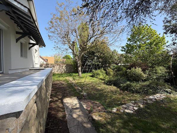 Maison 6 pièce(s) - 4 chambres - Beau jardin sans vis à vis €1 260 000 ** - Référence 4657