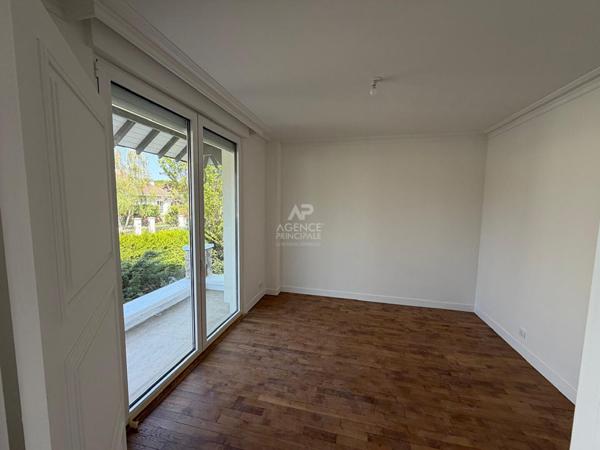 Maison 6 pièce(s) - 4 chambres - Beau jardin sans vis à vis €1 260 000 ** - Référence 4657