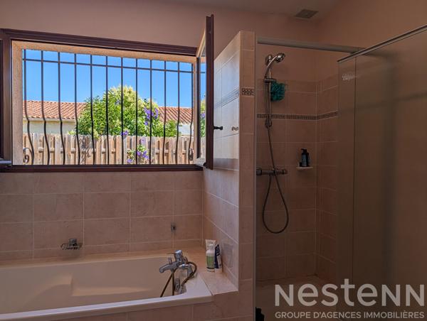 Maison de plain-pied à vendre à La Londe-les-Maures avec piscine et climatisation