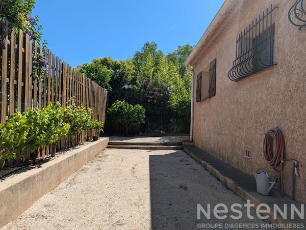 Maison de plain-pied à vendre à La Londe-les-Maures avec piscine et climatisation