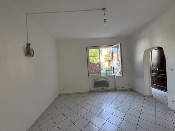 LOCATION - 69008 LYON Appartement T2 de 36,51 m² rez de jardin - petit immeuble