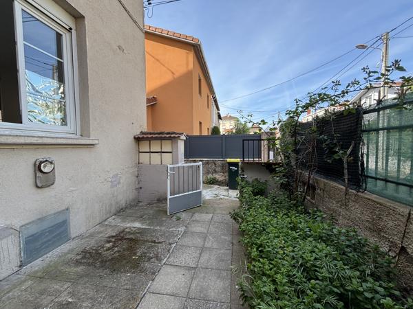 LOCATION - 69008 LYON Appartement T2 de 36,51 m² rez de jardin - petit immeuble