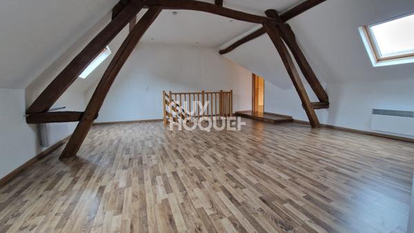 Au Coudray, maison de ville 3 ch et bureau, avec cour et stationnement.