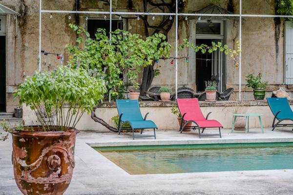 D’une pierre deux coups : un mas provençal aux deux habitations indépendantes