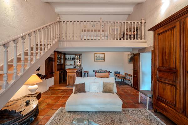D’une pierre deux coups : un mas provençal aux deux habitations indépendantes