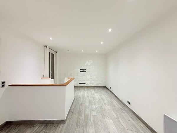 Appartement Carrieres Sur Seine 2 pièce(s) 25.19 m2 €169 000 ** - Référence 7560