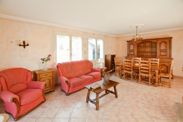 Maison de 115 m2 PARAY LE MONIAL avec 690 m2 de terrain.