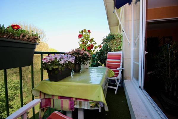 A VENDRE A NEAUPHLE LE CHÂTEAU Appartement 6 pièces 97m2