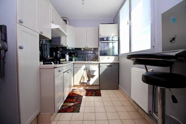 A VENDRE A NEAUPHLE LE CHÂTEAU Appartement 6 pièces 97m2