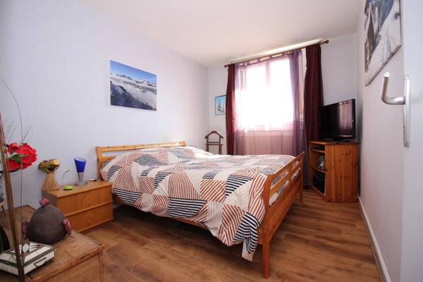 A VENDRE A NEAUPHLE LE CHÂTEAU Appartement 6 pièces 97m2