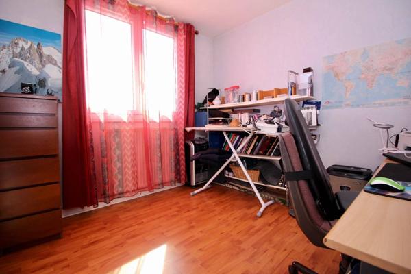 A VENDRE A NEAUPHLE LE CHÂTEAU Appartement 6 pièces 97m2