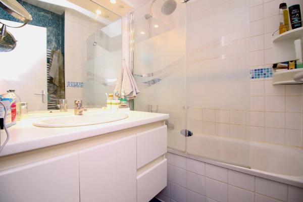 A VENDRE A NEAUPHLE LE CHÂTEAU Appartement 6 pièces 97m2