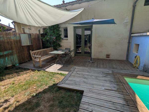 Appartement duplex avec piscine, jardin et vue