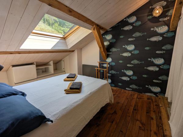 Appartement duplex avec piscine, jardin et vue