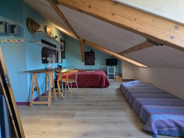 Appartement duplex avec piscine, jardin et vue