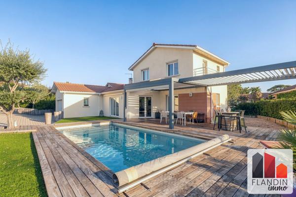 Villa 6 pièces de 160 m² - 4 chambres - Vernaison (limite Charly)