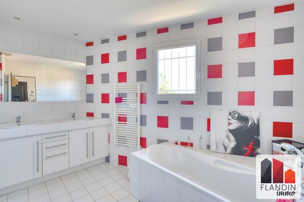 Villa 6 pièces de 160 m² - 4 chambres - Vernaison (limite Charly)